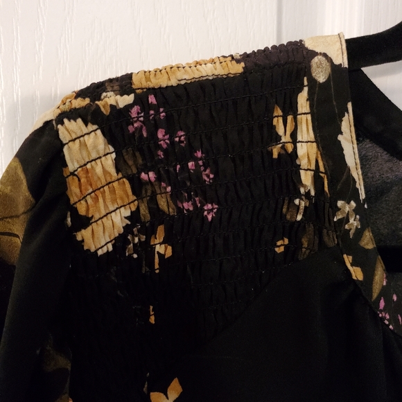 Beautiful blouse - Picture 5 of 6